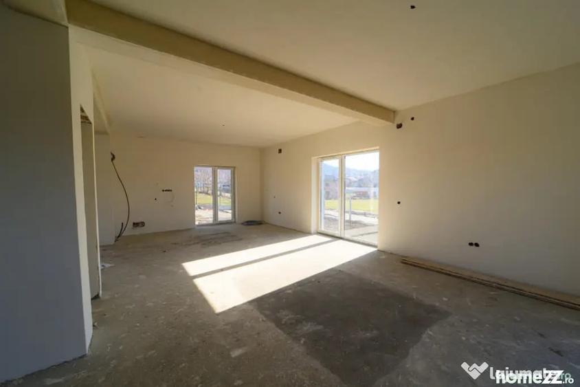 Casă cu 4 camere cu Teren 235 Mp în Central