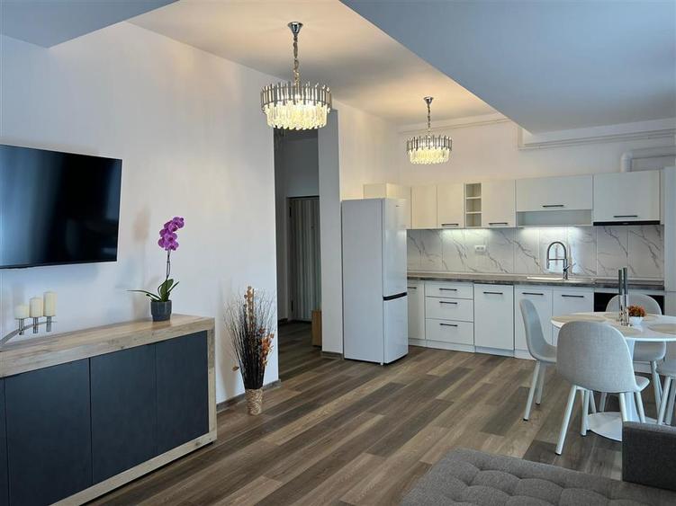 Apartament cu 2 camere decomandat în Central