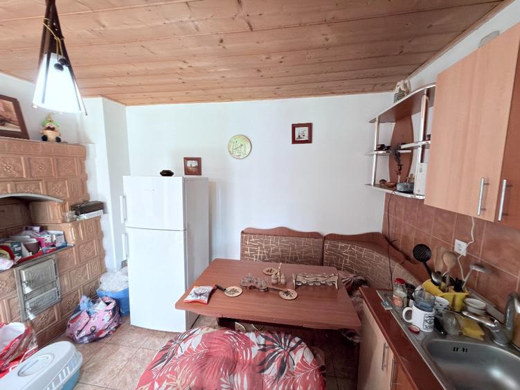 Casă cu 2 camere cu Teren 2300 Mp în Cătămărești