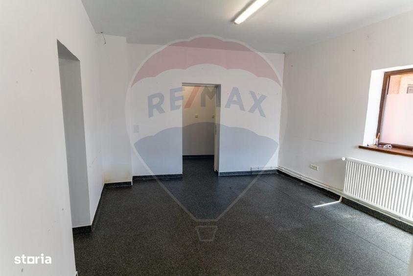 Casă cu 4 camere în Central
