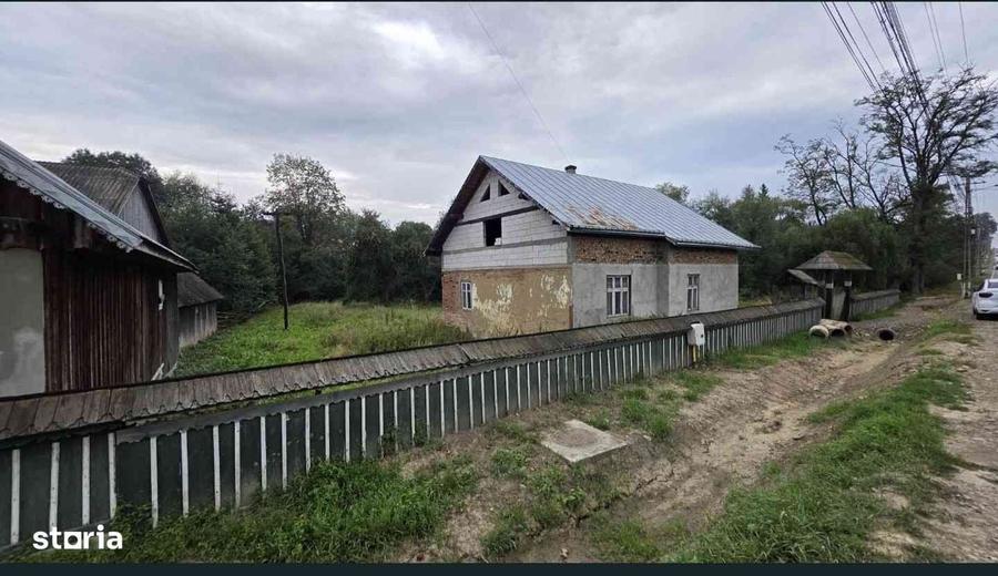 Casă cu 4 camere cu Teren 1500 Mp în Horodnic