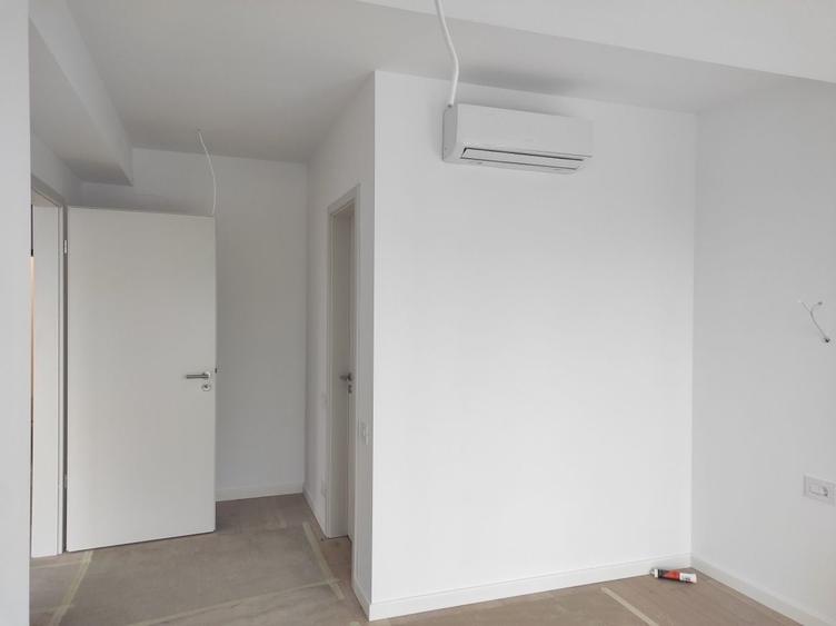 Apartament cu 3 camere semidecomandat în Timpuri Noi