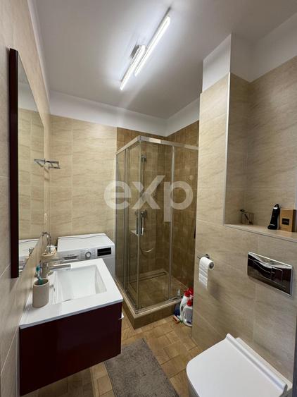 Apartament cu 3 camere semidecomandat în Între Lacuri