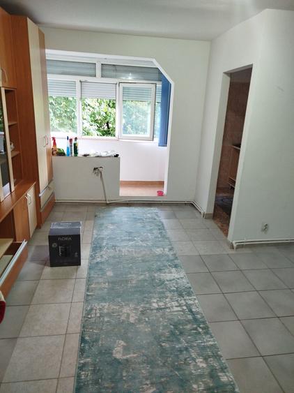 Garsonieră decomandată în Central