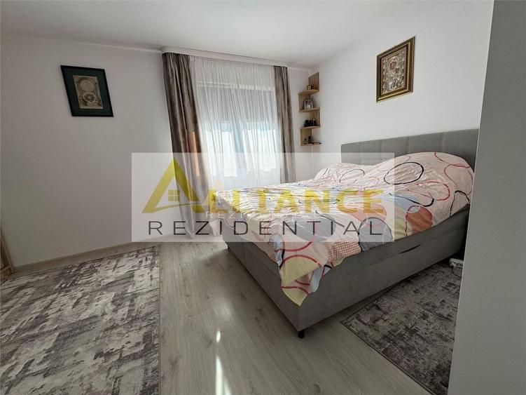 Duplex cu 4 camere cu Canalizare în Central