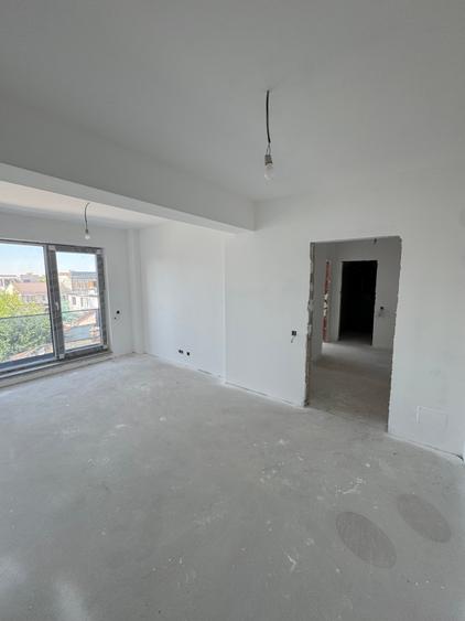 Apartament cu 3 camere decomandat în 1 Mai