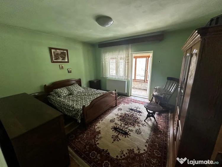Apartament cu 3 camere decomandat în Calea București