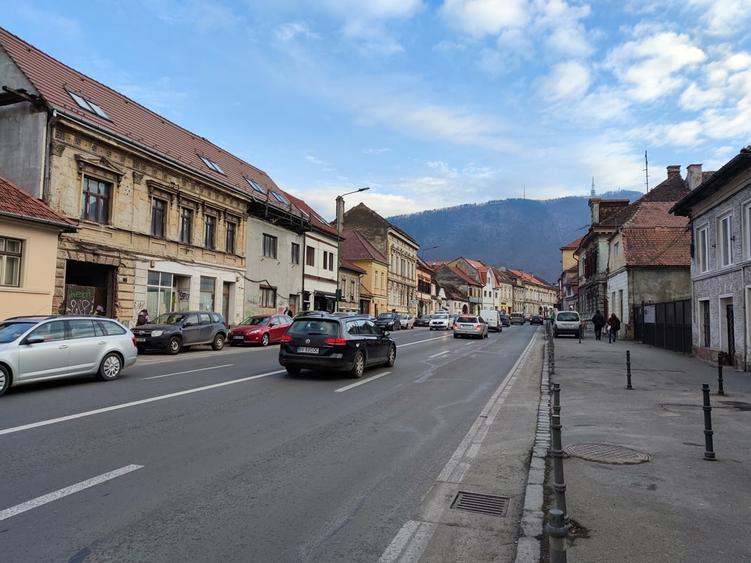 Spațiu comercial, vizibilitate excelentă, acces direct din Str. Lungă. - 1