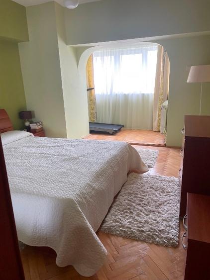 Apartament cu 4 camere decomandat, mobilat în Ștefan cel Mare