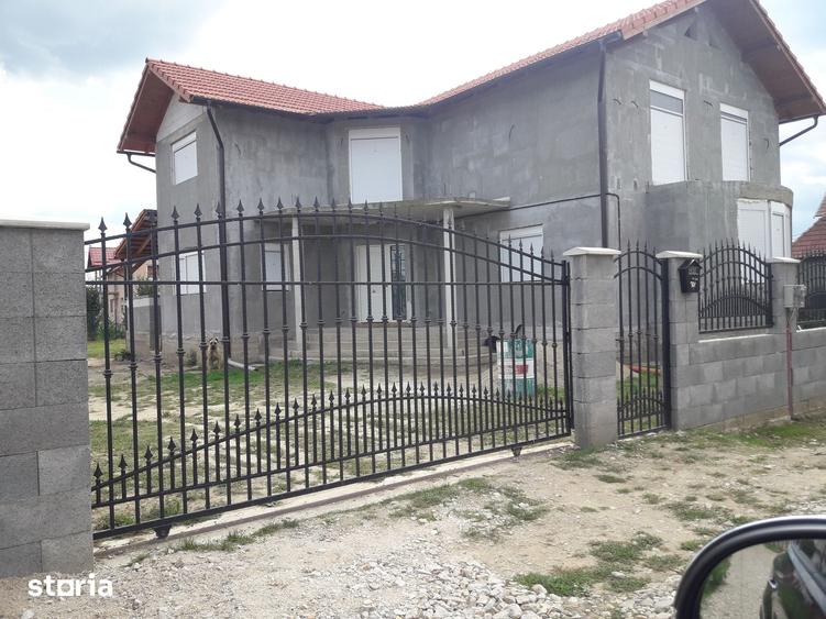 Casă cu 5 camere cu Teren 825 Mp în Central