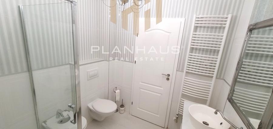 Apartament cu 3 camere semidecomandat, mobilat în Independenței