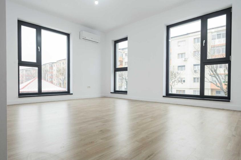 Apartament cu 3 camere decomandat în Exterior Vest