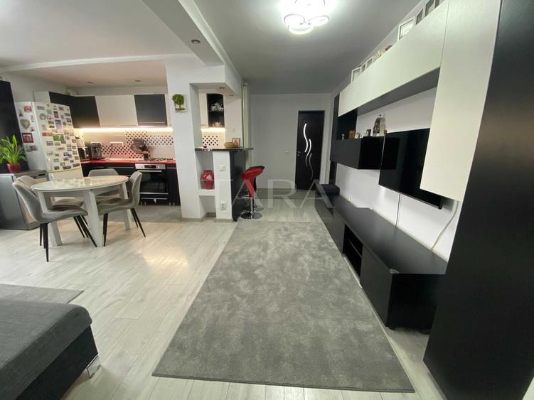 Apartament cu 3 camere semidecomandat, mobilat în Baciu