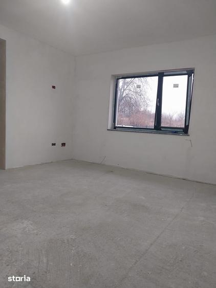 Casă cu 3 camere cu Teren 500 Mp în Dumești