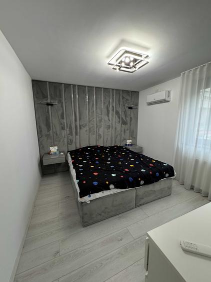 Apartament cu 2 camere semidecomandat în 1 Mai