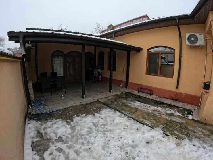 Casă individuală cu 4 camere cu Canalizare în Central