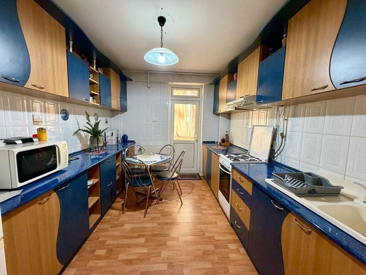 Apartament cu 2 camere decomandat, mobilat în Central