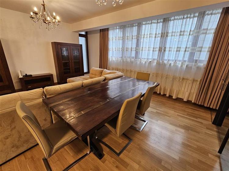 Apartament cu 3 camere semidecomandat, mobilat în Kiseleff