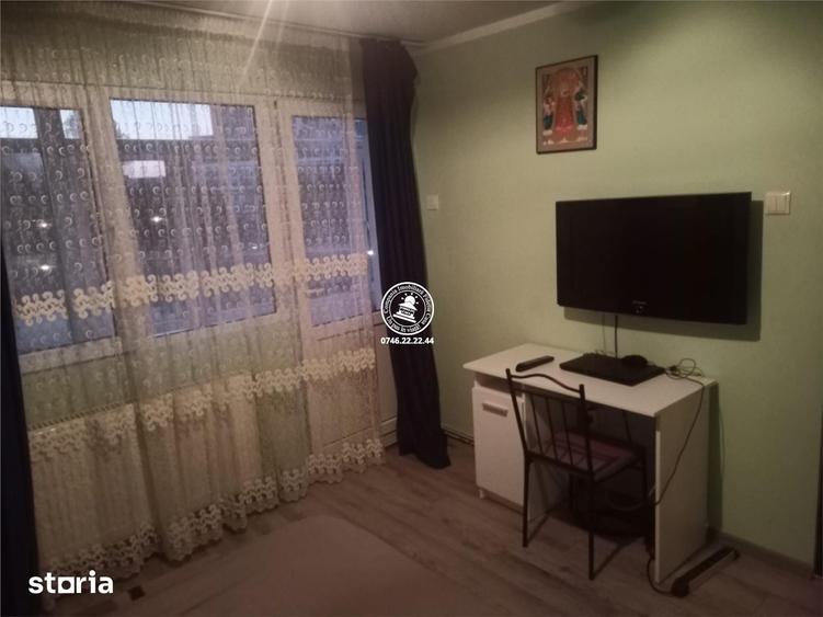 Apartament 2 camere de inchiriat, semidecomandat, etaj intermediar - P - 4