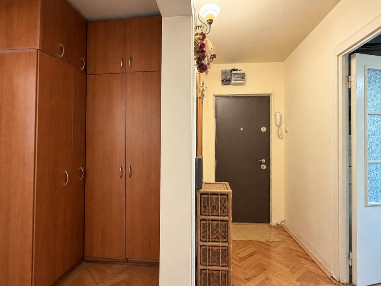 Apartament cu 3 camere decomandat în Complex Studențesc