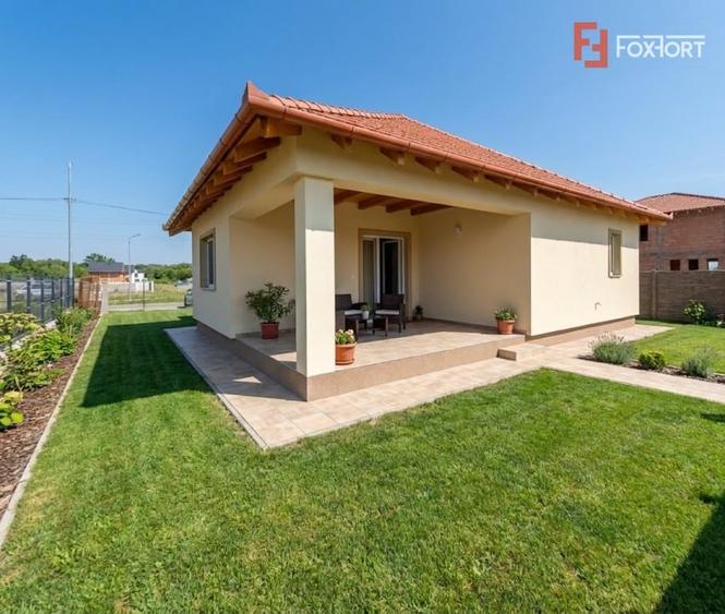 Casă individuală cu 3 camere cu Canalizare în Ghiroda
