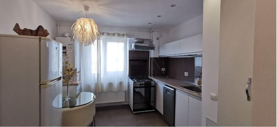 Apartament cu 3 camere, mobilat în 13 Septembrie