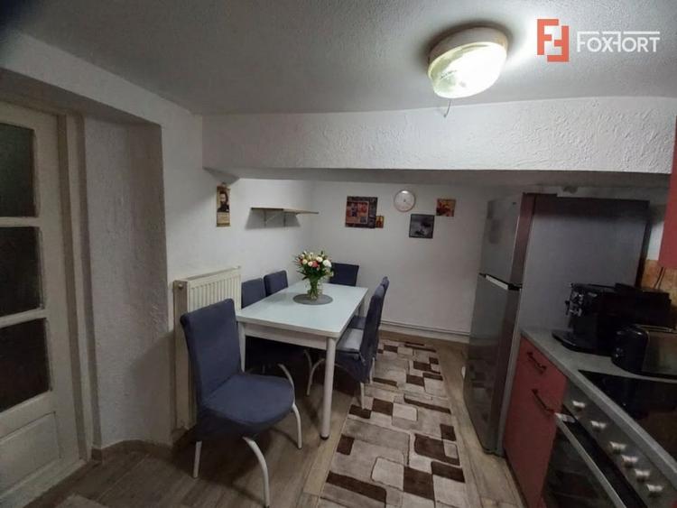 Casă individuală cu 5 camere cu Canalizare în Ghiroda