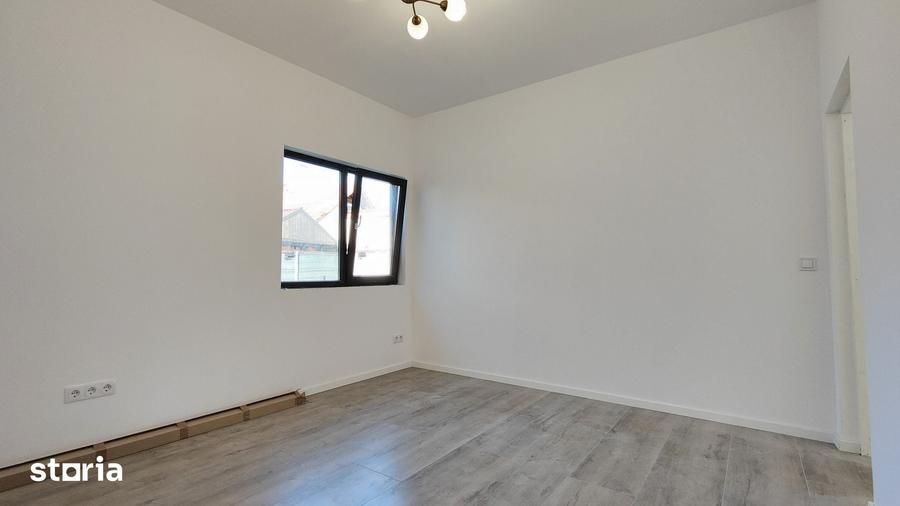 Casă cu 3 camere cu Teren 445 Mp în Zimandu Nou