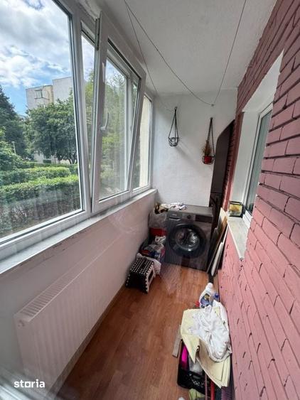 Apartament cu 3 camere semidecomandat în Săsar
