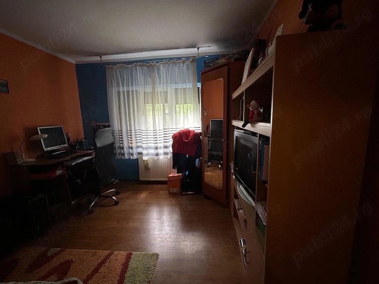 Apartament cu 4 camere semidecomandat în Central