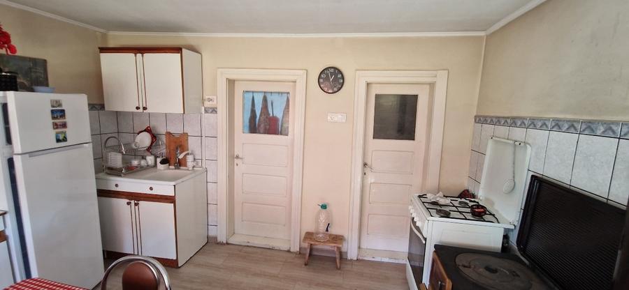 Casă individuală cu 5 camere cu Teren 2311 Mp în Leordina