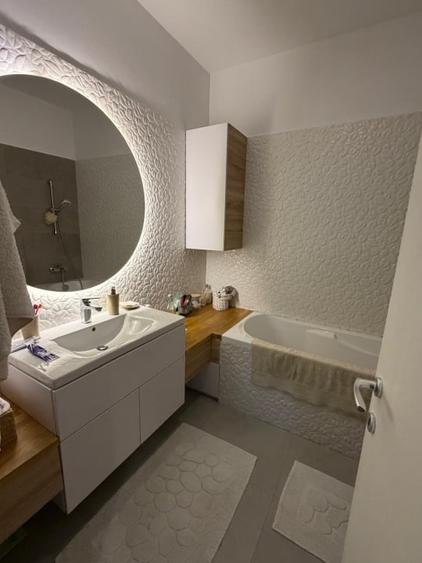 Apartament cu 4 camere decomandat, mobilat în Central