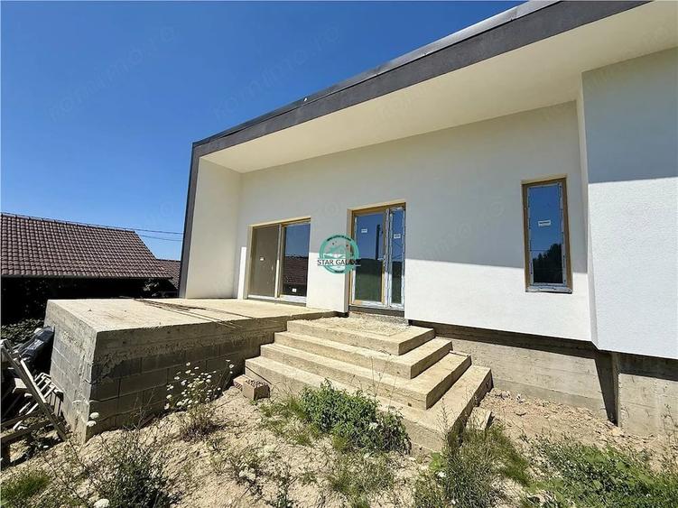 Casă cu 3 camere cu Teren 400 Mp în Corunca