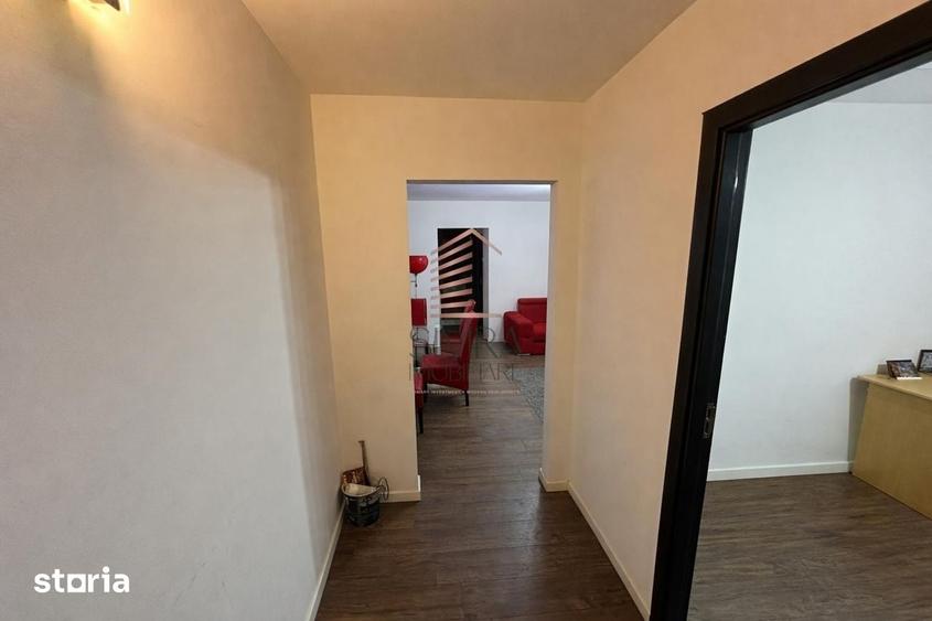 Apartament cu 3 camere semidecomandat în Rogerius