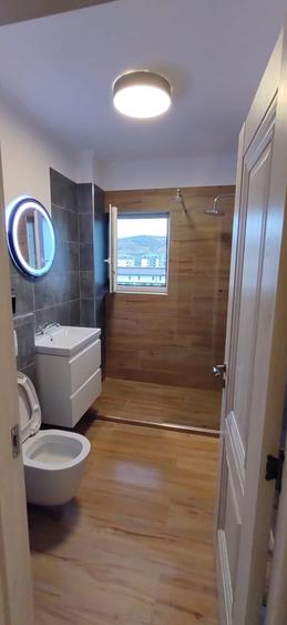 Apartament cu 2 camere semidecomandat, mobilat în Florești