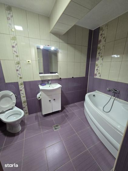 Apartament cu 3 camere decomandat în Florești