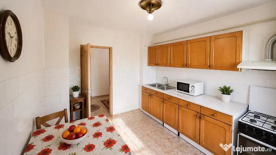 Apartament cu 3 camere decomandat în Central