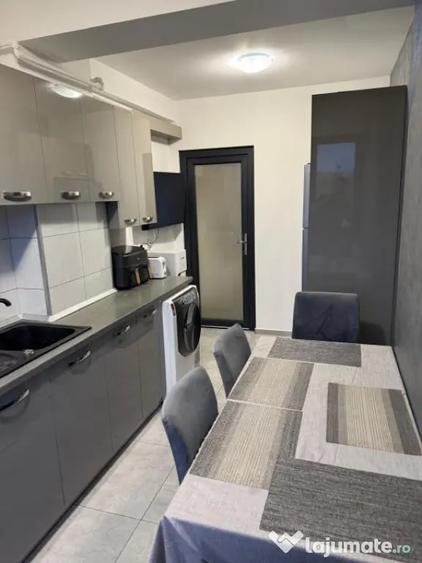 Apartament cu 3 camere decomandat în Valea Rosie