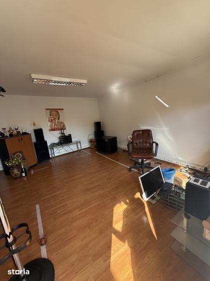 Casă cu 8 camere cu Teren 202 Mp în Pieptănari