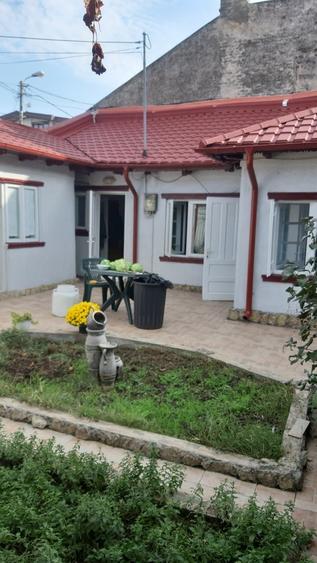 Casă individuală cu 3 camere cu Canalizare în Tomis II