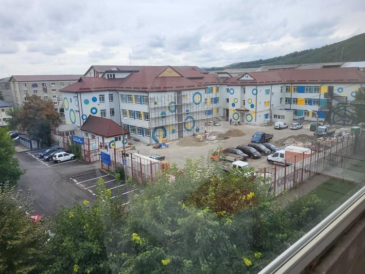 Apartament cu 4 camere decomandat în Mărăței