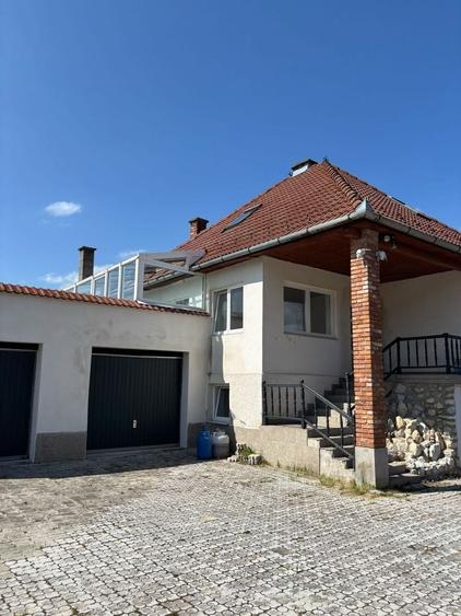 Casă cu 4 camere în Izvoru Mureșului