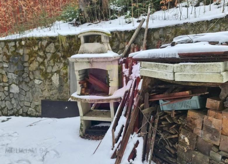 Casă cu 6 camere cu Teren 340 Mp în Cumpătu