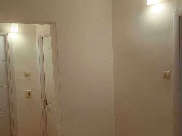 Apartament cu 2 camere decomandat în Craiovița Nouă