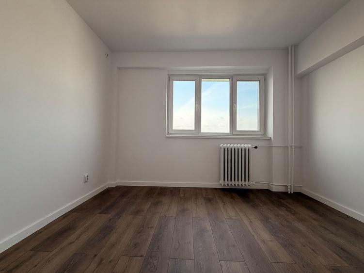 Apartament cu 3 camere decomandat în Titulescu