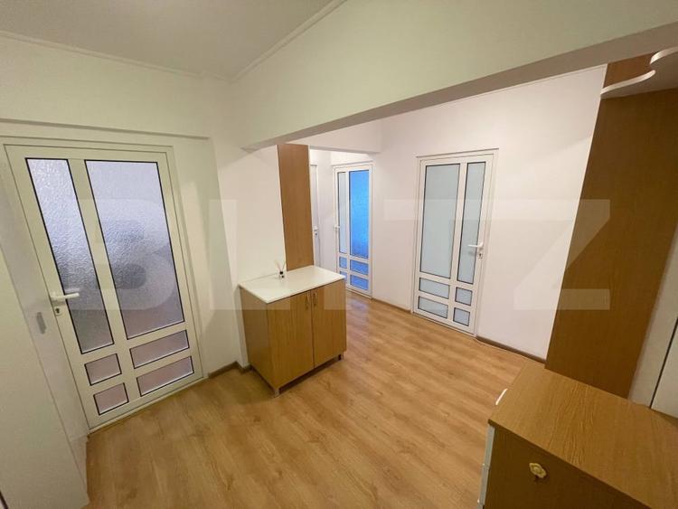 Apartament cu 3 camere decomandat, mobilat în Decebal