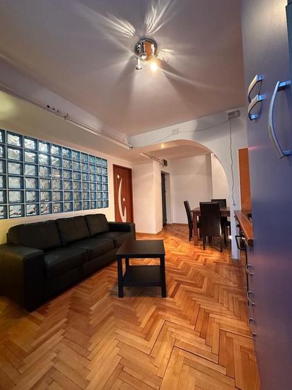 Apartament cu 3 camere decomandat în Pietroasa