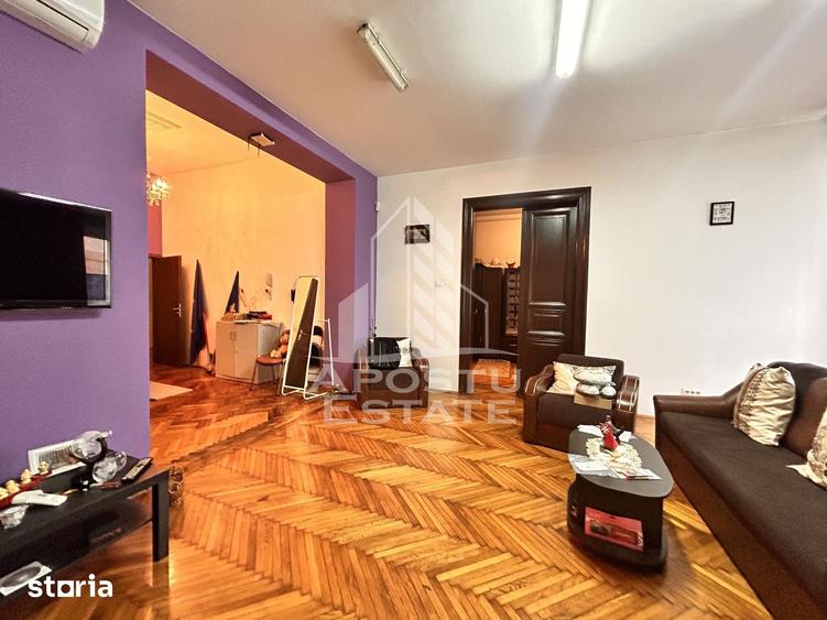 Apartament cu 4 camere în P-ța Maria