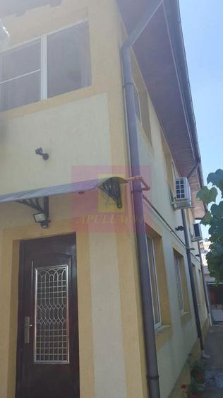 Casă individuală cu 5 camere cu Canalizare în Central