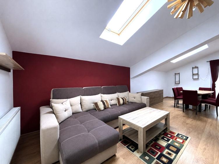 Penthouse cu 3 camere decomandat, mobilat în Metalurgiei